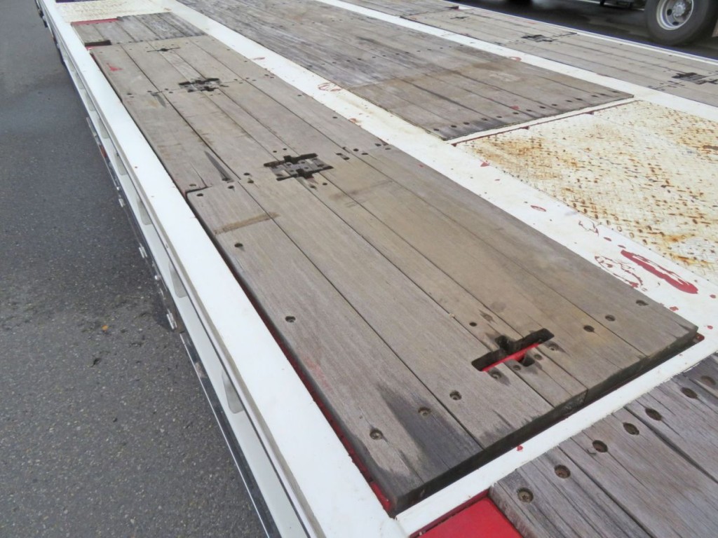 床左右に取り外し出来そうな床が付いています。（作動未確認）|花見台  HFT265Eの写真37