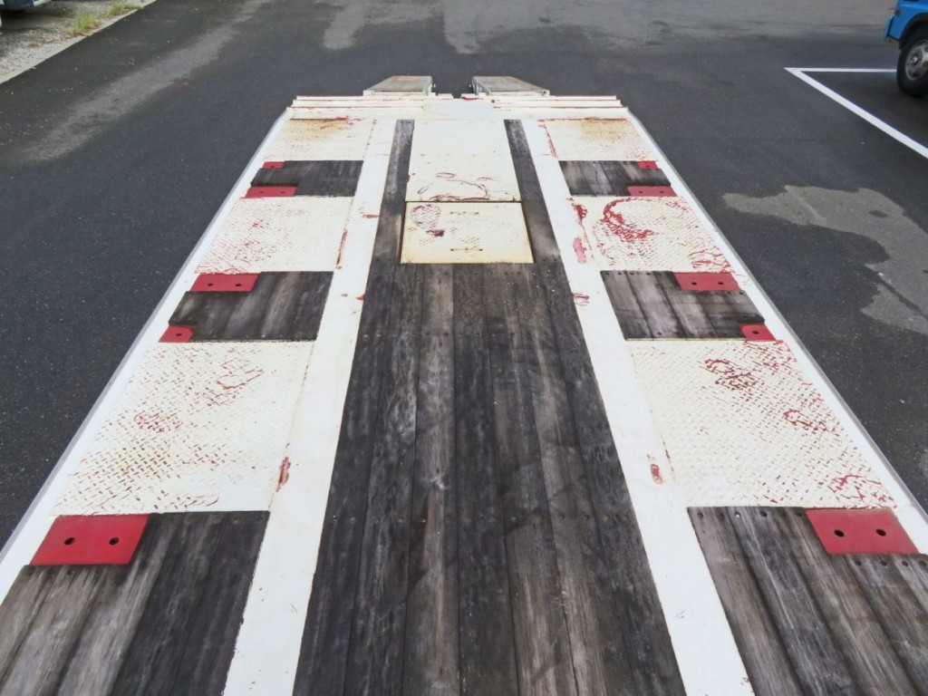 左右の鉄板のみが縞板が使われています。※中央の前方側床板は一部取り外しが出来ます。|花見台  HFT265Eの写真46