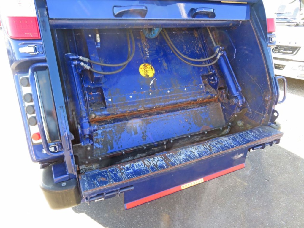 投入口上物にサビ・キズがあります。|日野 デュトロ 2RG-XZU640M(2WD)の写真12