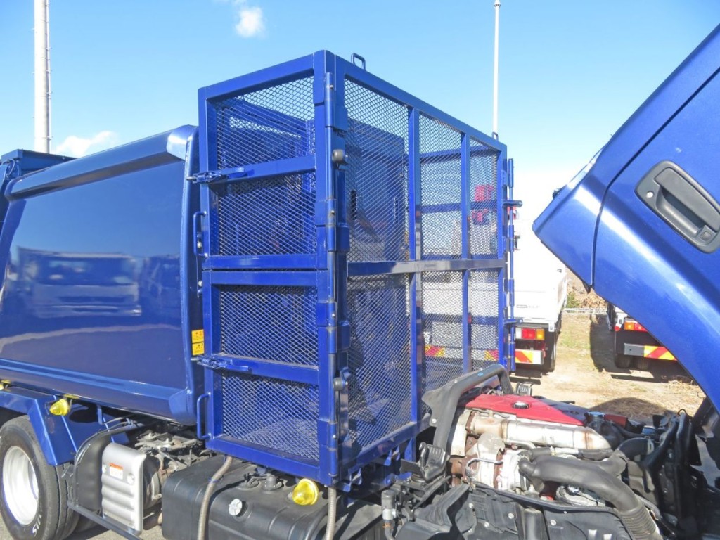 物入が付いています。|日野 デュトロ 2RG-XZU640M(2WD)の写真17