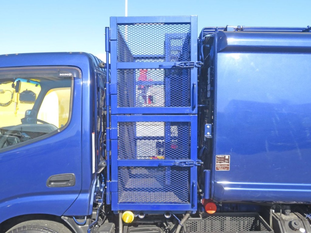 物入が付いています。|日野 デュトロ 2RG-XZU640M(2WD)の写真20