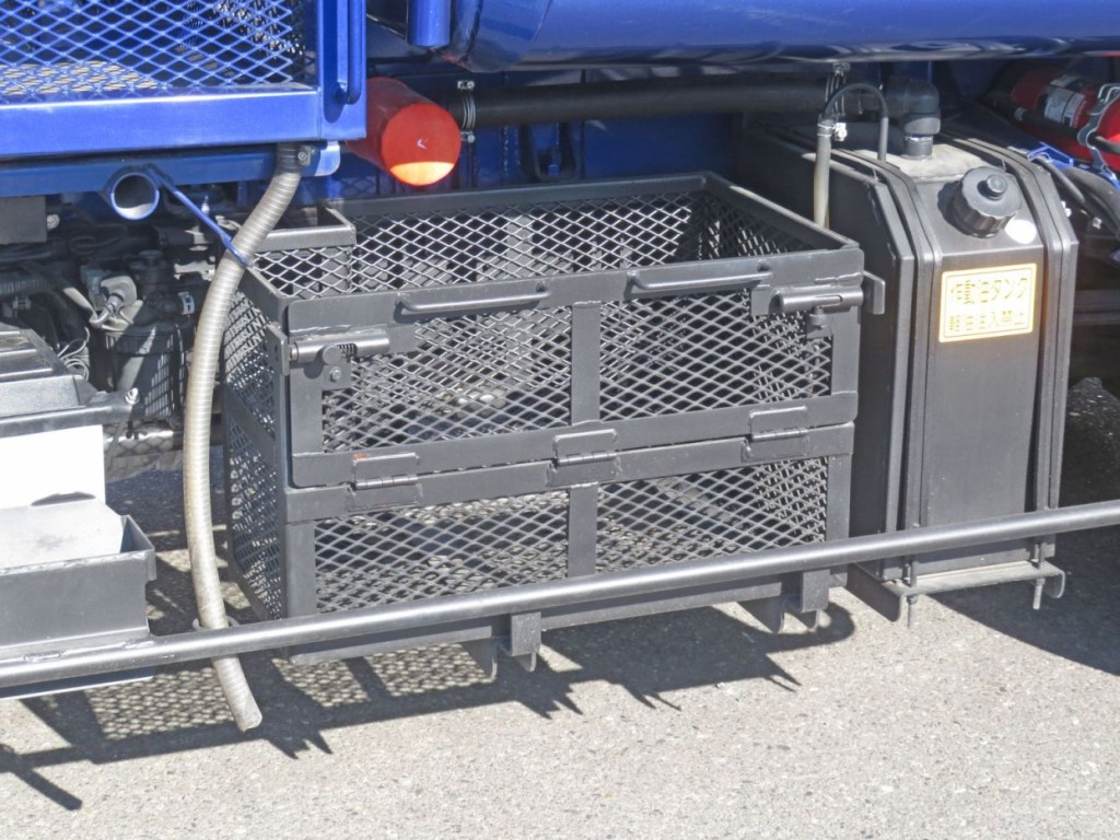 物入が付いています。|日野 デュトロ 2RG-XZU640M(2WD)の写真23