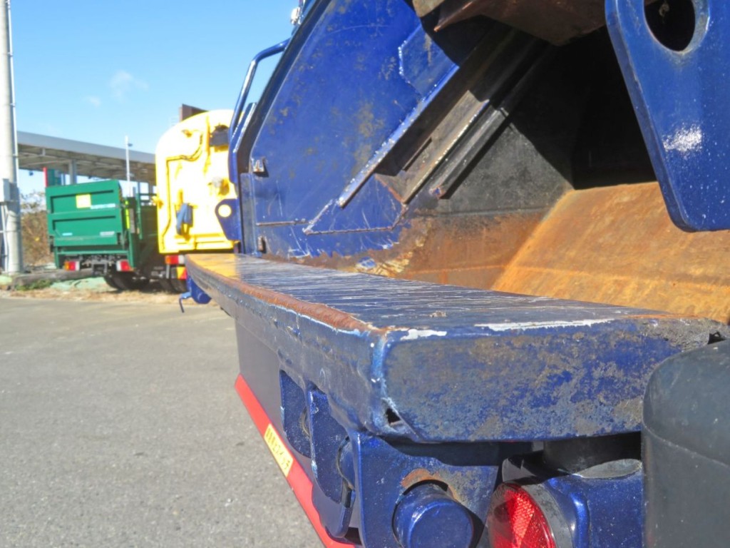 投入口に軽いヘコミがあります。|日野 デュトロ 2RG-XZU640M(2WD)の写真36