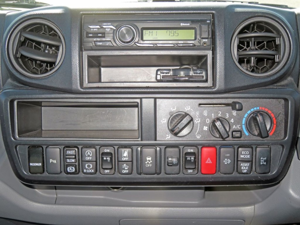 パネル周りの状態です。|日野 デュトロ 2RG-XZU640M(2WD)の写真46