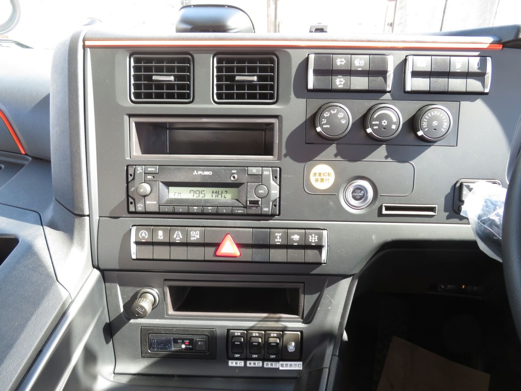 インパネ周りの状態です。|三菱 スーパーグレート 2PG-FV80HZの写真29