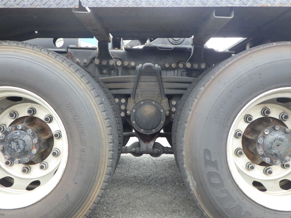 タイヤ間の状態です。|日野 プロフィア QDG-SS1EKDAの写真5