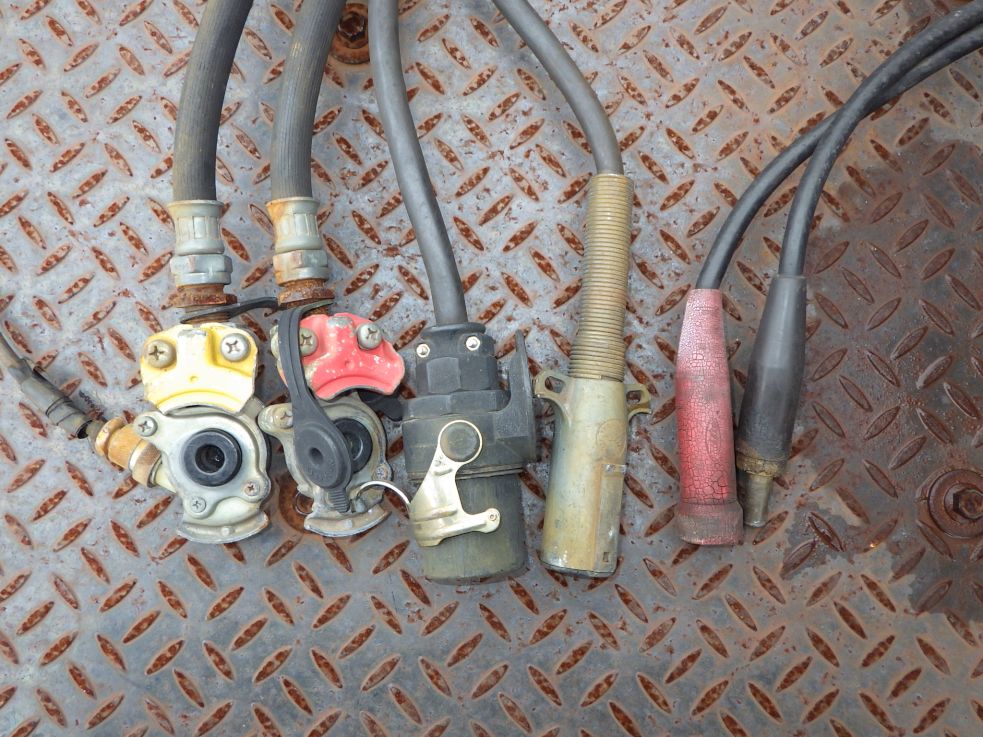 接続コネクターの状態です。|日野 プロフィア QDG-SS1EKDAの写真10