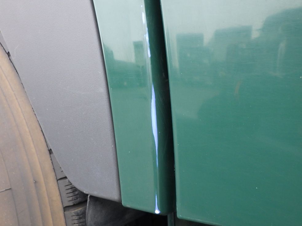 運転席側ステップカバーにスレがあります。|日野 プロフィア QDG-SS1EKDAの写真21