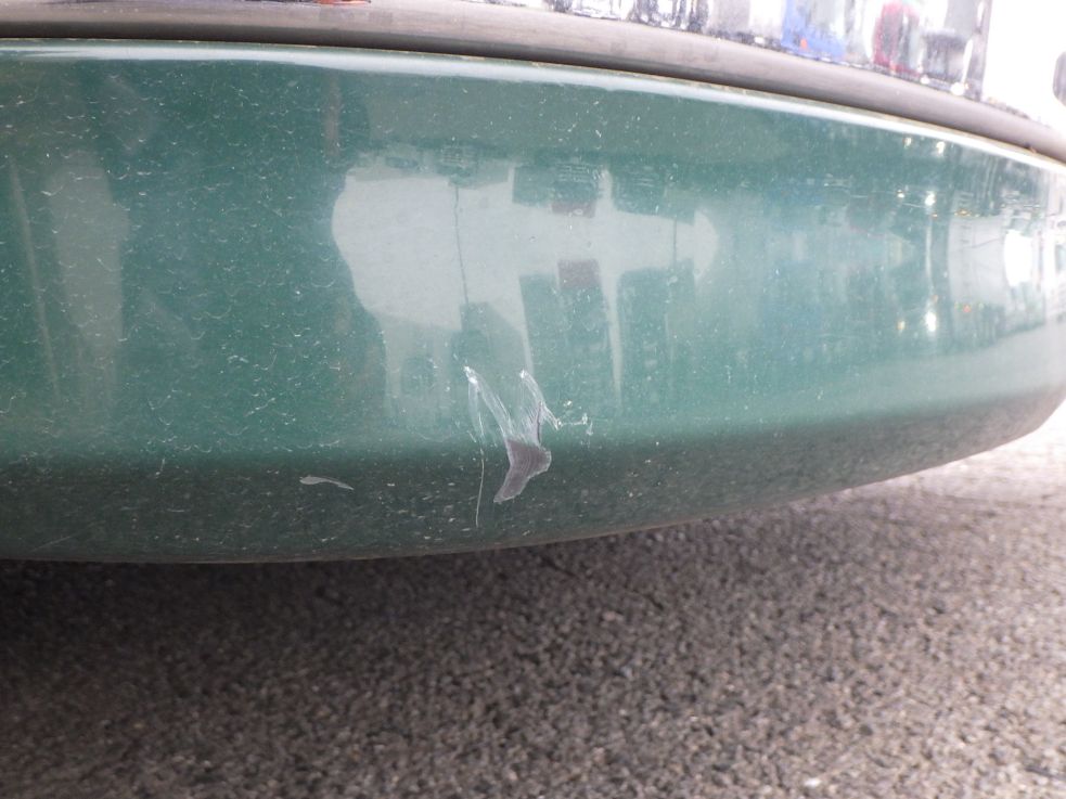 フロントバンパーの運転席側にスレがあります。|日野 プロフィア QDG-SS1EKDAの写真23