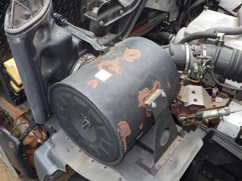 エアタンクにサビがあります。|日野 プロフィア QDG-SS1EKDAの写真30