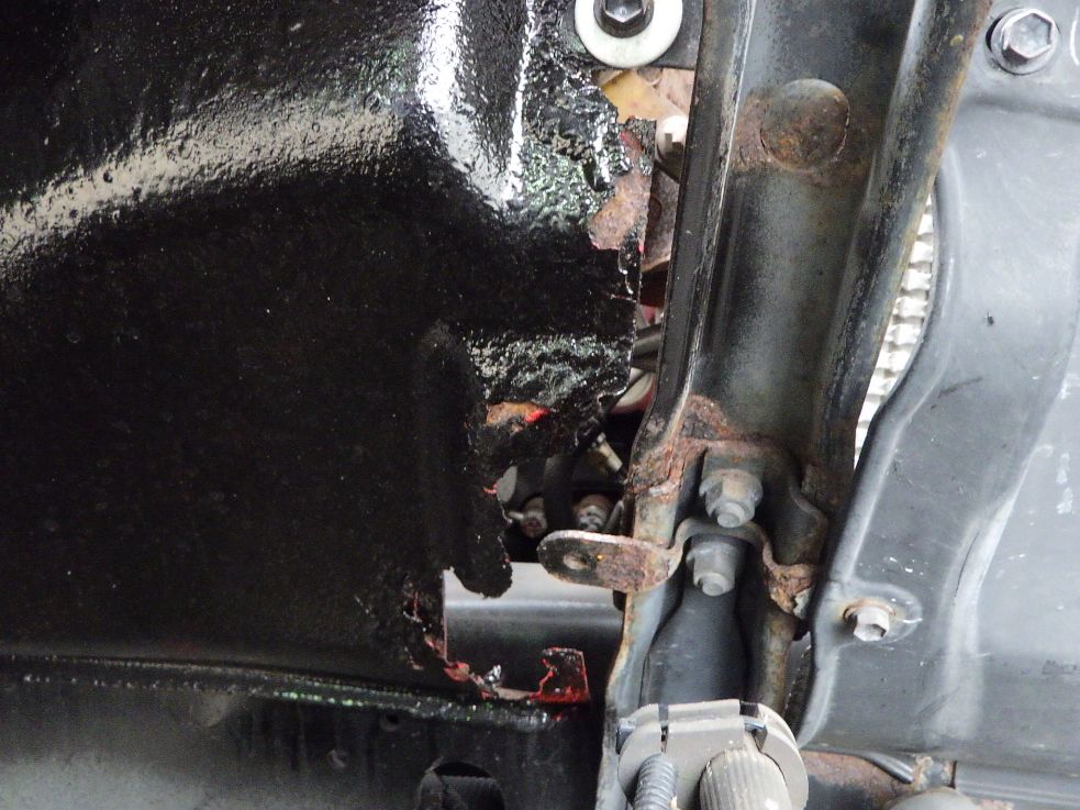 排気パイプ周りカバーに腐食・穴があります。|日野 プロフィア QDG-SS1EKDAの写真31