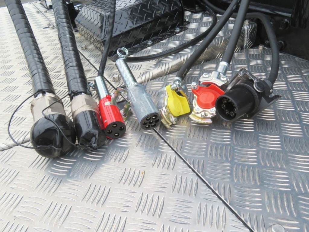 コネクター類です。|三菱 スーパーグレート 2RG-FP84VDRの写真11