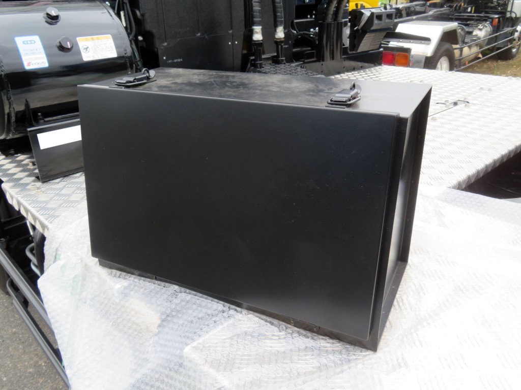 取り外しされた工具箱です。（室内に載せてあります）|三菱 スーパーグレート 2RG-FP84VDRの写真15