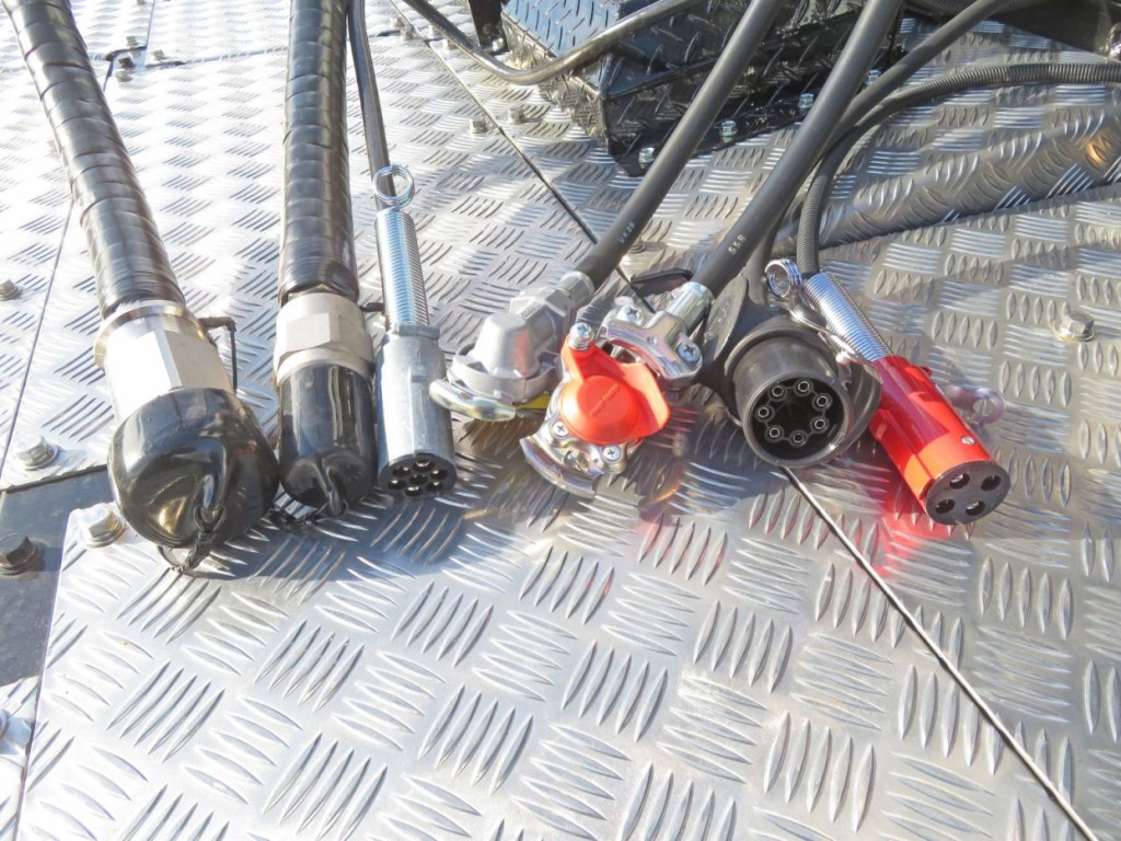 コネクター類です。|三菱 スーパーグレート 2RG-FP84VDRの写真11