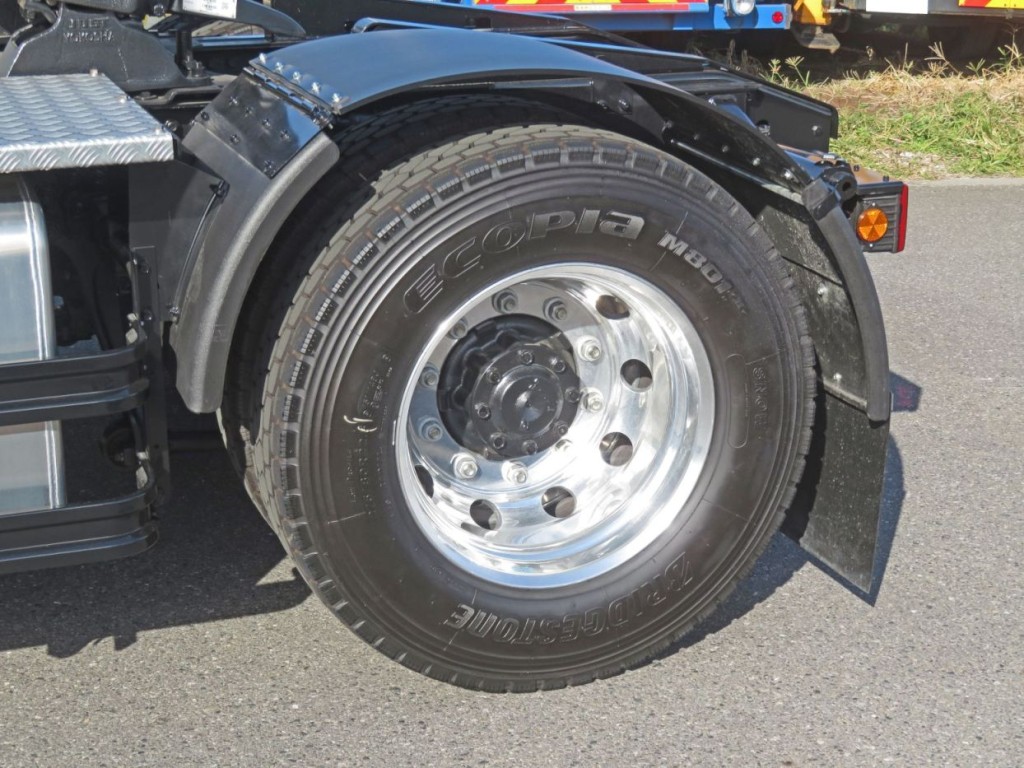 アルミホイールです。|三菱 スーパーグレート 2RG-FP84VDRの写真16