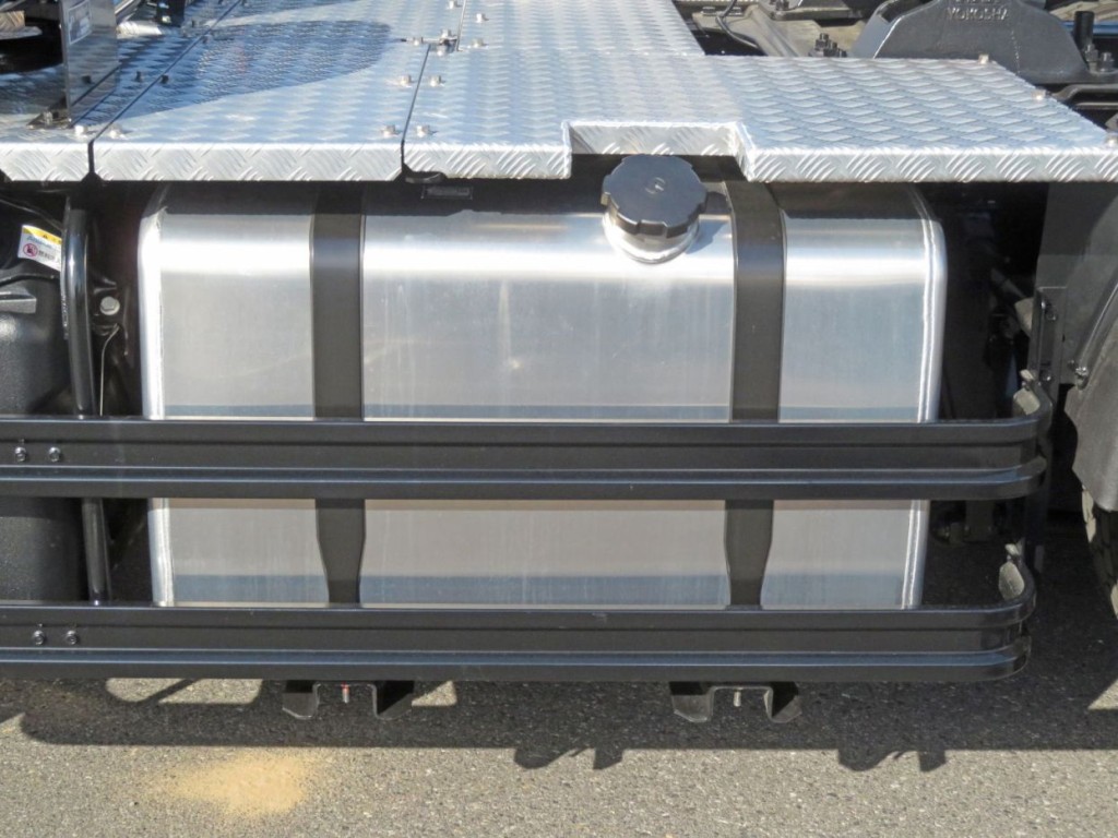 燃料タンクは400Lです。（アルミ製です）|三菱 スーパーグレート 2RG-FP84VDRの写真21