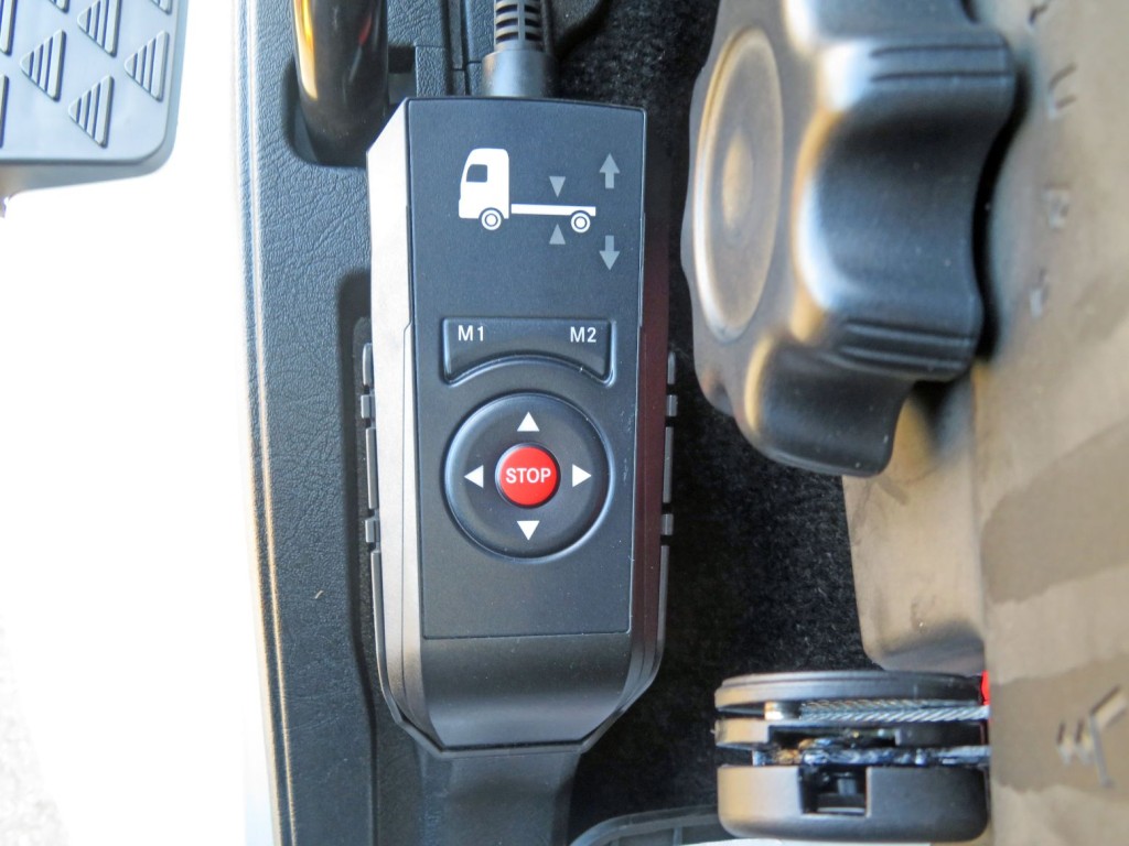 エアサスのコントローラーです。|三菱 スーパーグレート 2RG-FP84VDRの写真22