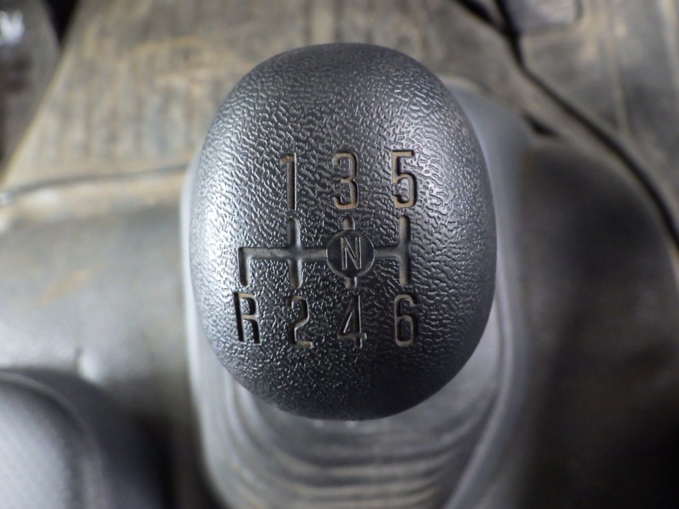 MT６速です。|いすゞ フォワード 2RG-FRR90S2(2WD)の写真20