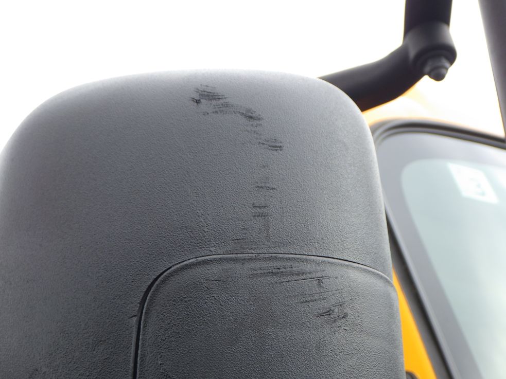 左右のミラーにスレがあります。|いすゞ フォワード 2RG-FRR90S2(2WD)の写真28