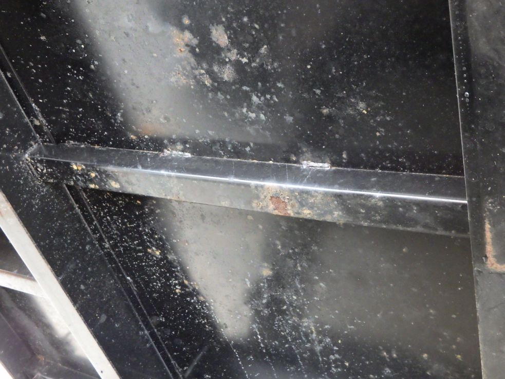 バディー裏側にサビがあります。|いすゞ フォワード 2RG-FRR90S2(2WD)の写真34