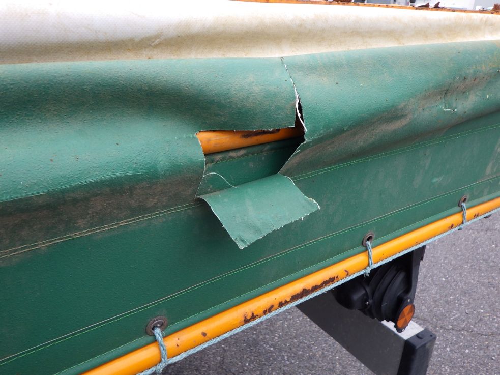 コボレーンシートに破れがあります。|いすゞ フォワード 2RG-FRR90S2(2WD)の写真37