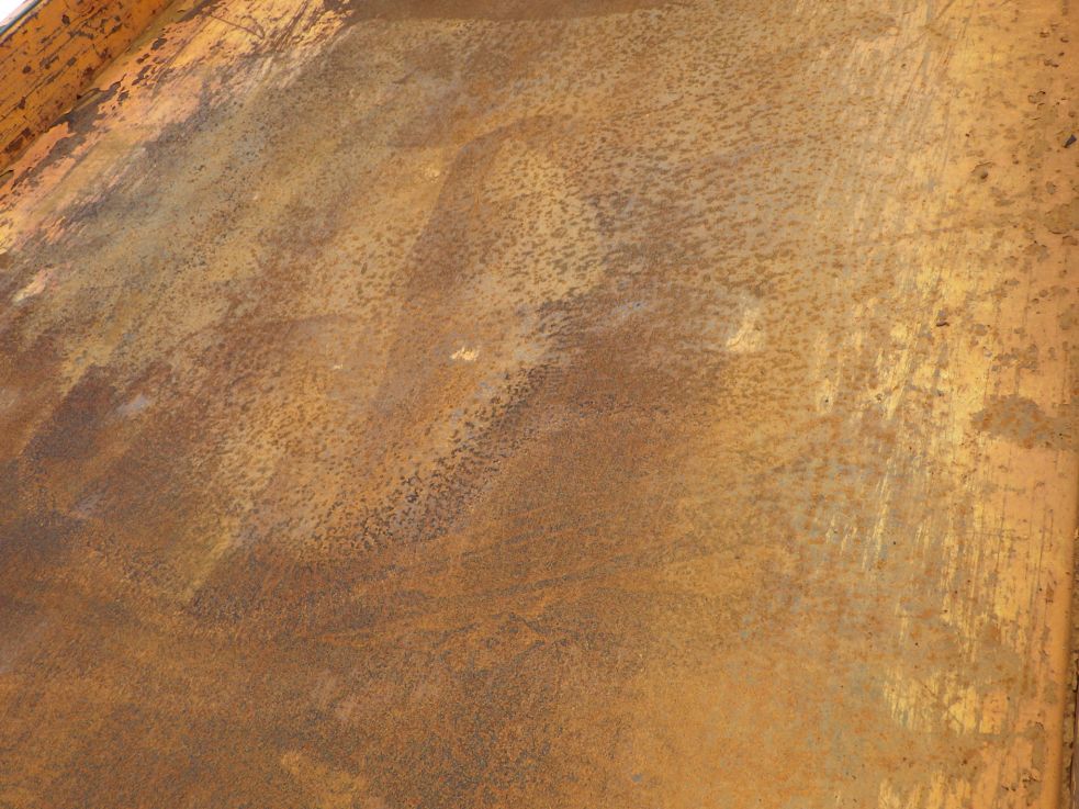 床鉄板にキズ・サビ・ヘコミがあります。|いすゞ フォワード 2RG-FRR90S2(2WD)の写真38