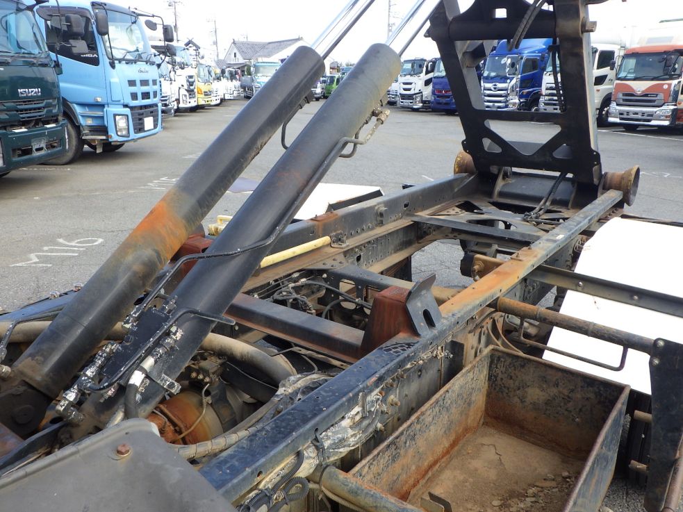 シャーシの状態です。|三菱 ファイター TKG-FK71F(2WD)の写真7