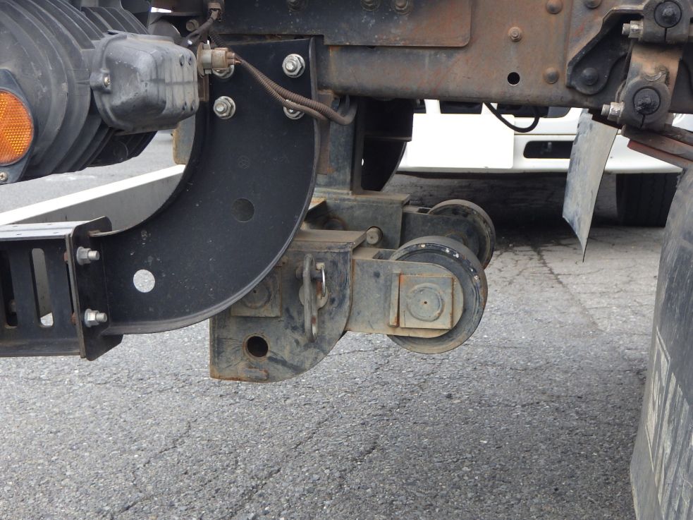 リヤジャッキは手動式です。|三菱 ファイター TKG-FK71F(2WD)の写真9