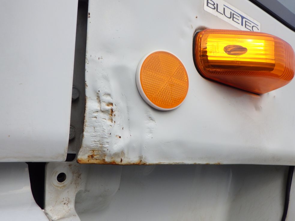 助手席側ドアにキズ・サビ・ヘコミがあります。(塗装跡もあります)|三菱 ファイター TKG-FK71F(2WD)の写真20