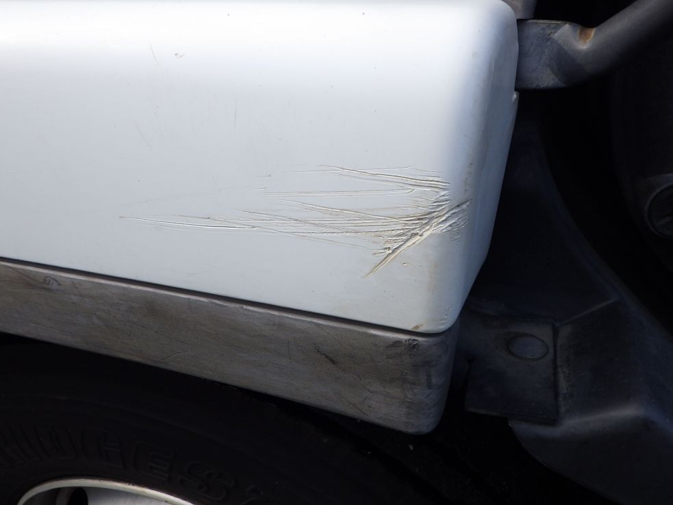 左右のフェンダー後方にキズがあります。|三菱 ファイター TKG-FK71F(2WD)の写真21