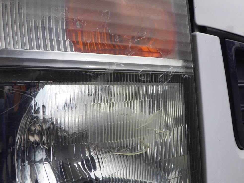 左右のヘッドライトレンズに劣化があります。|三菱 ファイター TKG-FK71F(2WD)の写真26