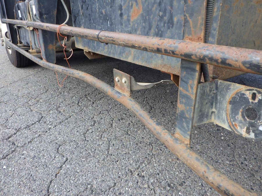 助手席側サイドバンパーにキズ・サビ・曲がりがあります。(運転席側にもあります)|三菱 ファイター TKG-FK71F(2WD)の写真30