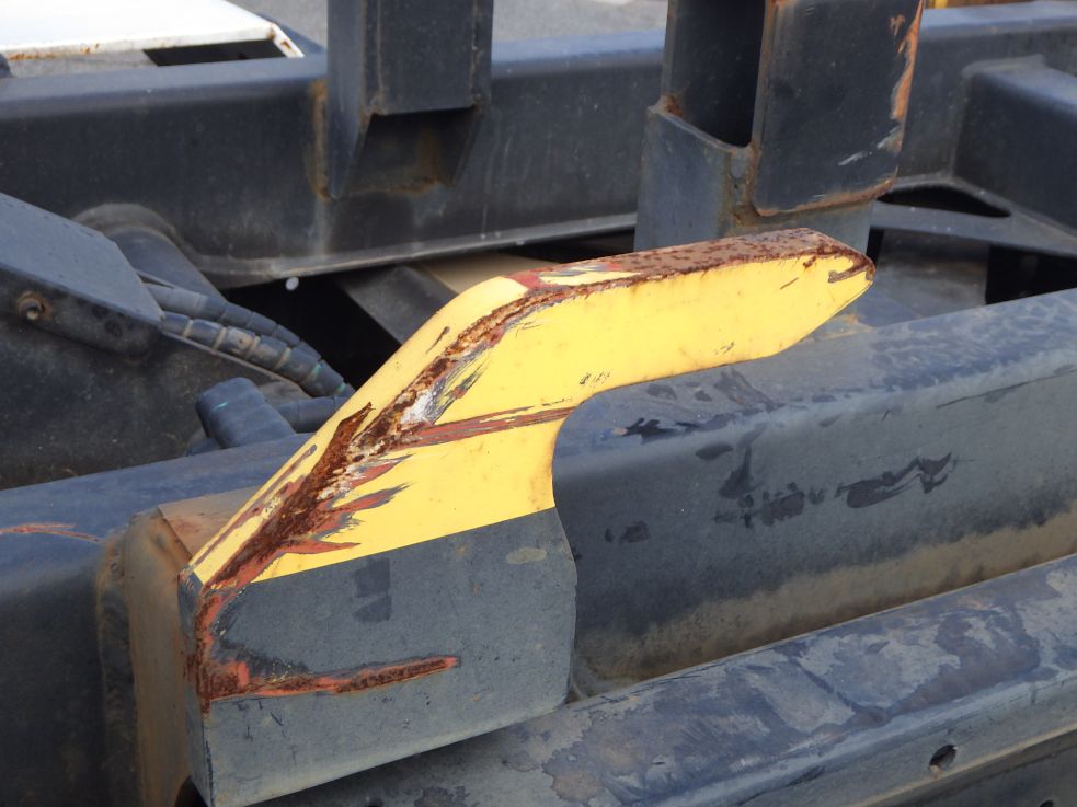 コンテナガイドにキズ・サビがあります。|三菱 ファイター TKG-FK71F(2WD)の写真32