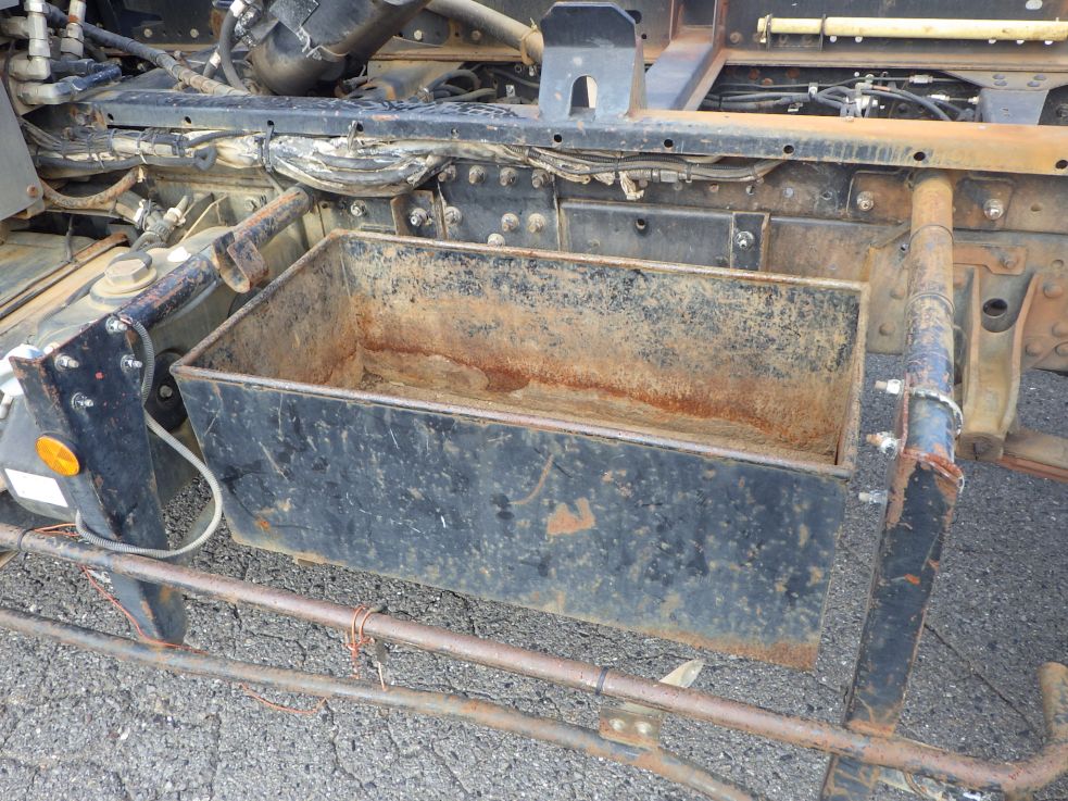 物入れにサビがあります。|三菱 ファイター TKG-FK71F(2WD)の写真34