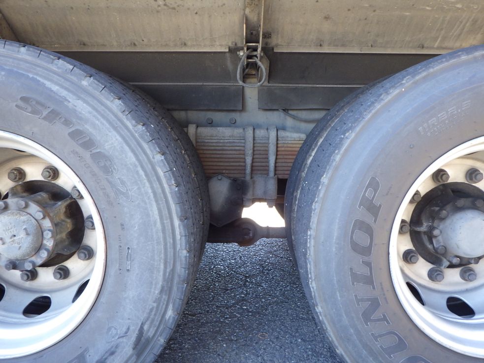 タイヤ間の状態です。|日野 プロフィア QKG-FR1APBAの写真5