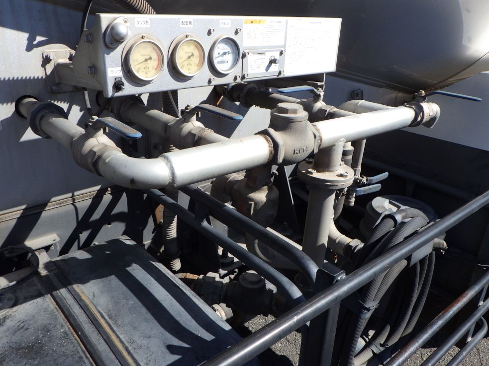 配管の状態です。|日野 プロフィア QKG-FR1APBAの写真13