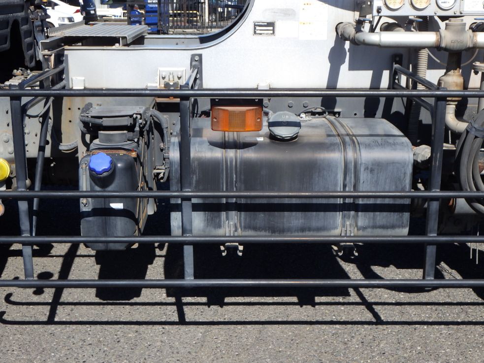 燃料タンクは２００Lです。|日野 プロフィア QKG-FR1APBAの写真18