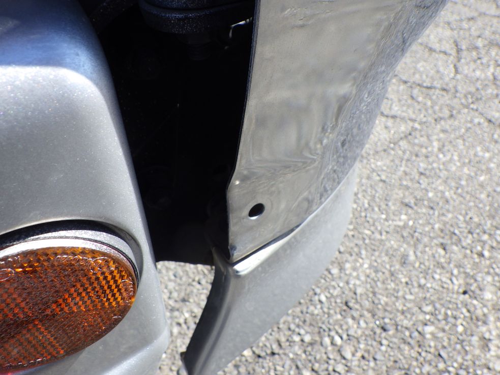 フロントバンパーの運転席側にヘコミがあります。(左右のカバーが欠損しています)|日野 プロフィア QKG-FR1APBAの写真24