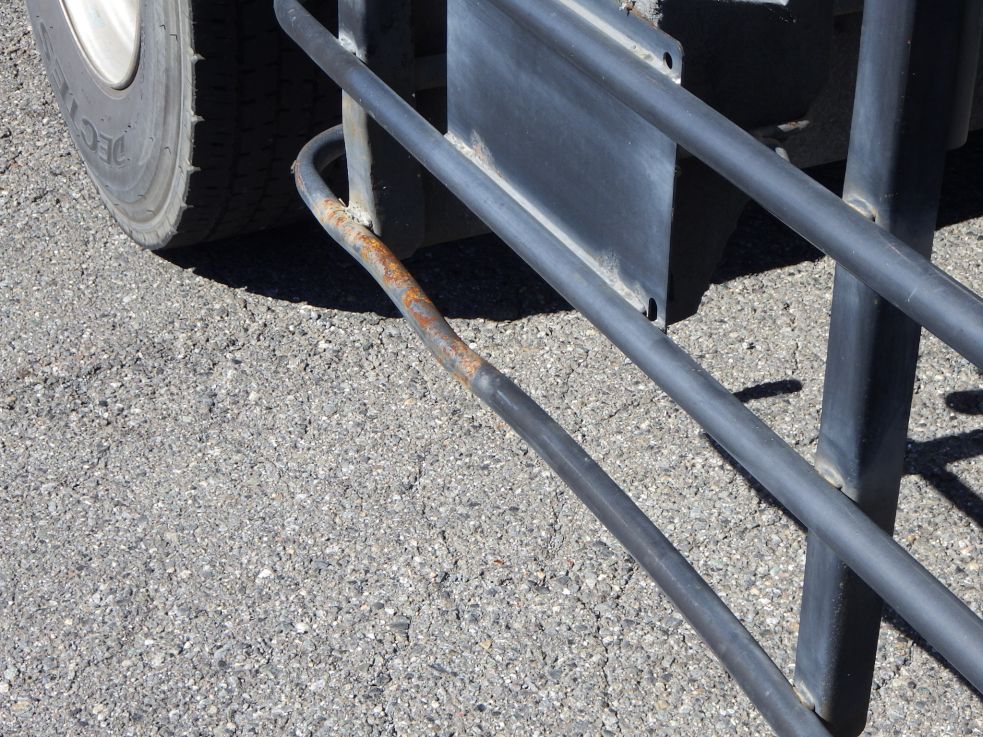 運転席側サイドバンパーにキズ・サビ・曲がりがあります。（助手席側にキズ・サビがあります）|日野 プロフィア QKG-FR1APBAの写真31