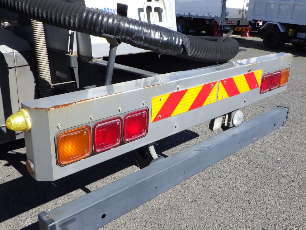 テールカバーにキズ・サビがあります。|日野 プロフィア QKG-FR1APBAの写真33