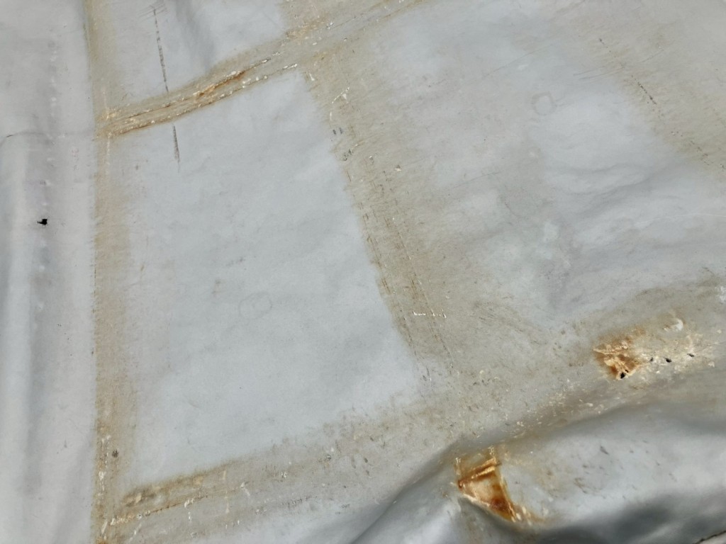 ホッパーカバーに穴があります。|日野 プロフィア QKG-FS1AKAAの写真19