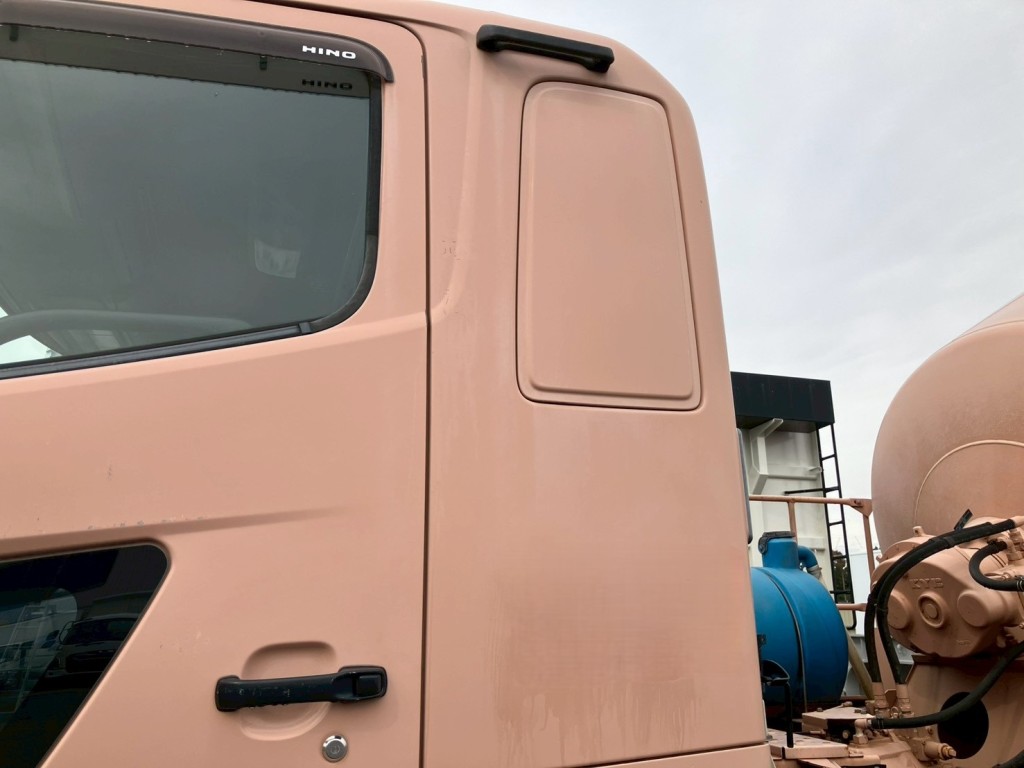 助手席側クォーターパネルにキズ・看板跡があります。|日野 プロフィア QKG-FS1AKAAの写真68