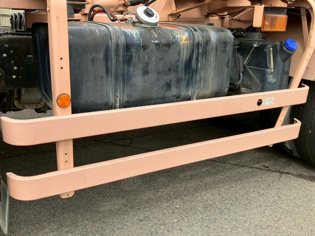 助手席側サイドバンパーにキズ・サビがあります。|日野 プロフィア QKG-FS1AKAAの写真70