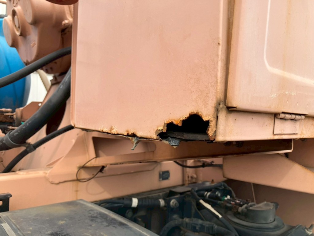工具箱に腐食・穴があります。|日野 プロフィア QKG-FS1AKAAの写真71