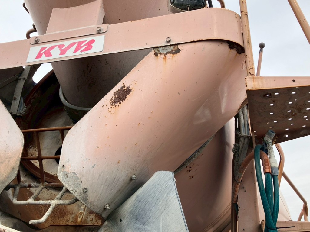 右側スクープにキズ・サビがあります。|日野 プロフィア QKG-FS1AKAAの写真75