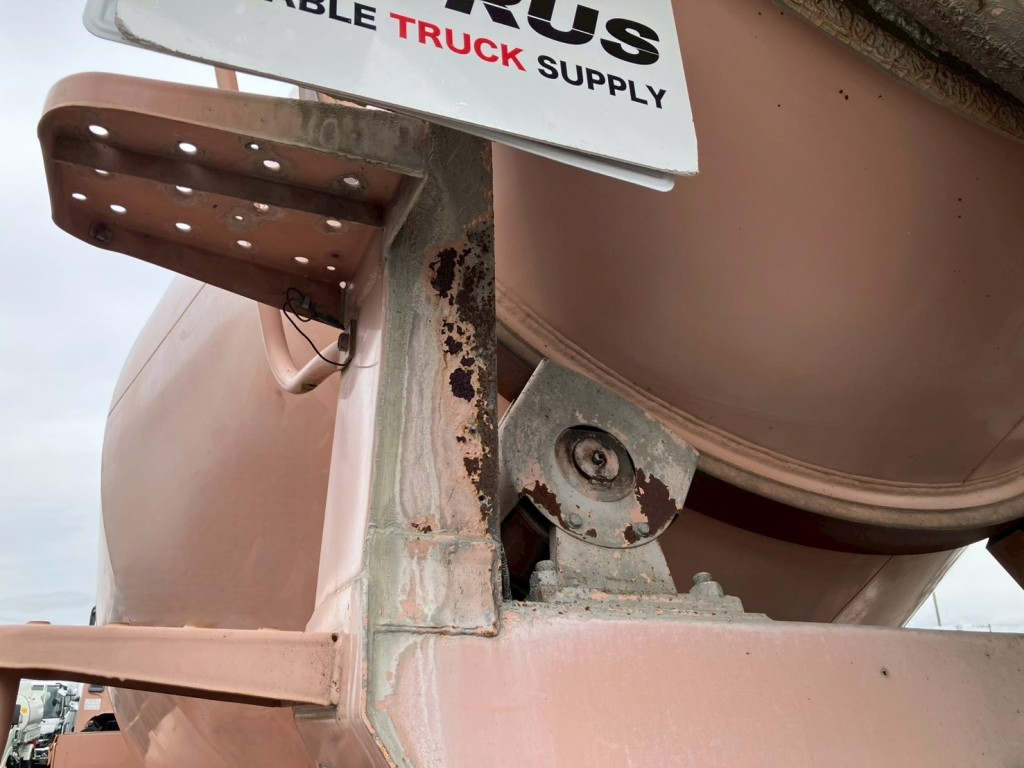 左側柱にキズ・サビがあります。|日野 プロフィア QKG-FS1AKAAの写真77