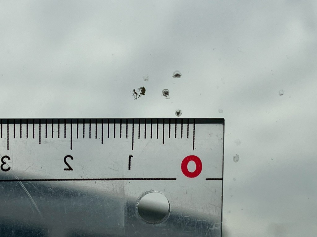 フロントガラスに飛び石があります。|日野 プロフィア QKG-FS1AKAAの写真82