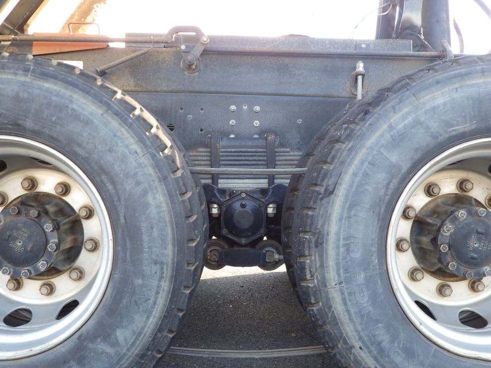 タイヤ間の状態です。|日野 プロフィア QKG-FS1EKDAの写真5