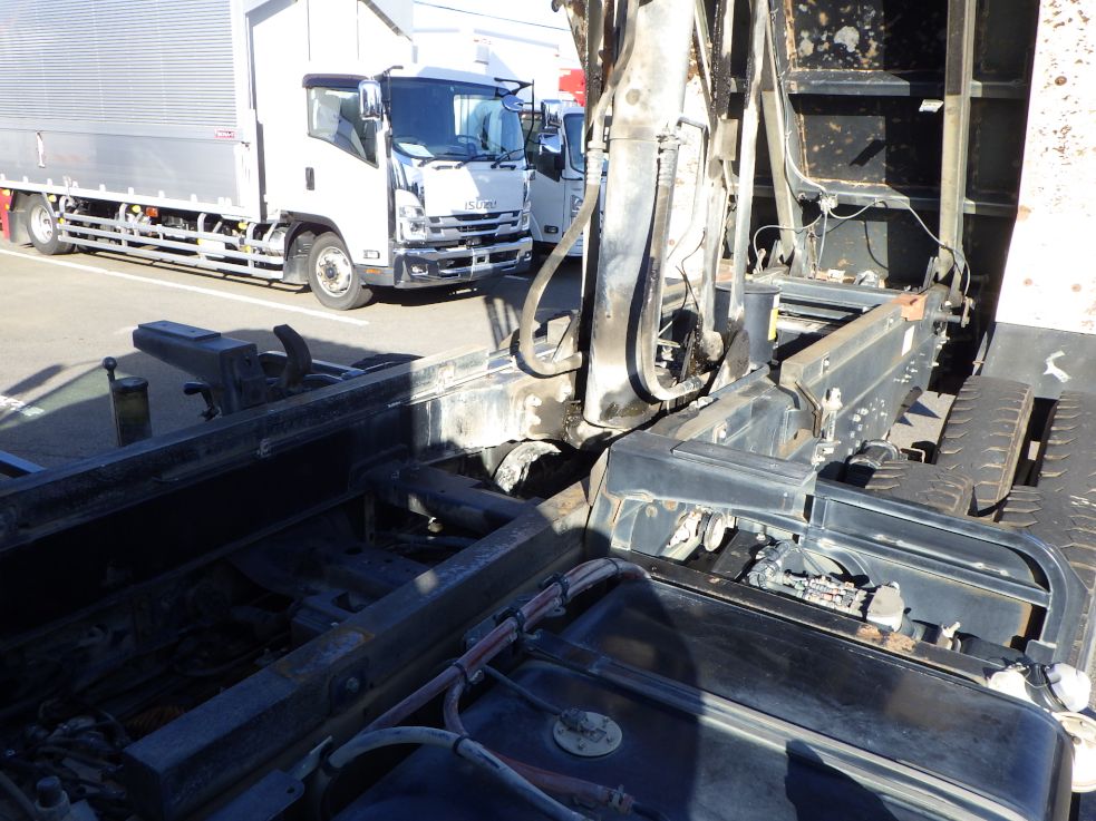 シャーシの状態です。|日野 プロフィア QKG-FS1EKDAの写真10