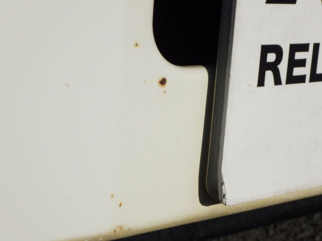 フロントバンパーに飛び石キズがあります。|日野 プロフィア QKG-FS1EKDAの写真25